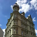 City Hostel *