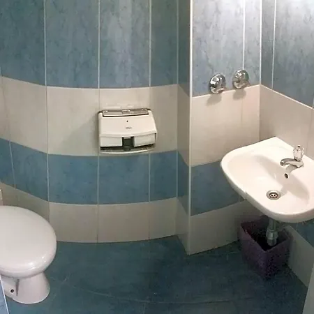 City Hostel *