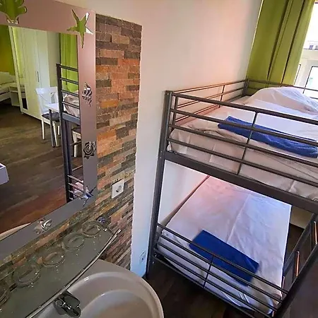 City Hostel אכסניה *