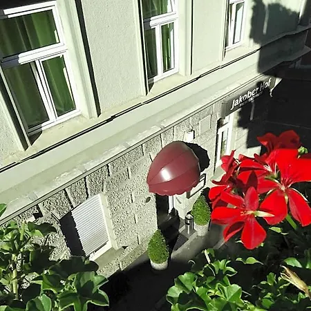 City Hostel *